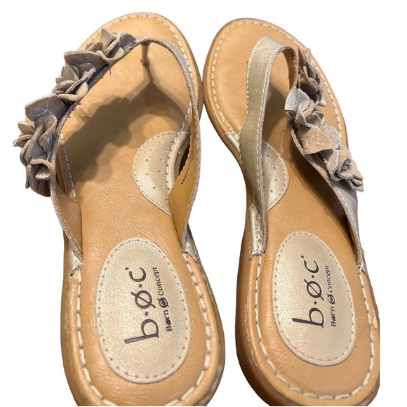 B.O.C. Born Concept Gold Tone Leather Floral Thong Sandals Size 9M - Picture 5 of 8